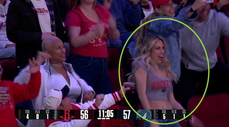 HuaTiHui-看着得劲呀!暂停期间镜头照到观众席 美女球迷曼妙身姿热舞!