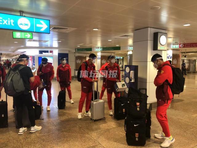 华体会APP-国足顺利抵达沙迦 重回40强赛驻地有“家”的感觉